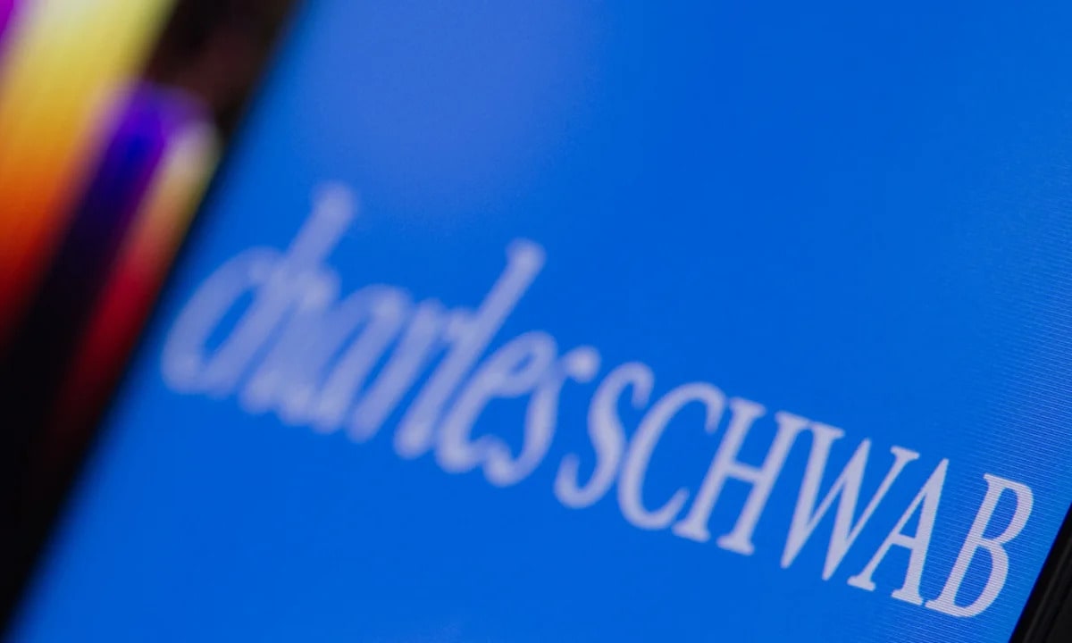 Charles Schwab Adds Solana, Avalanche, Chainlink to Crypto Platform