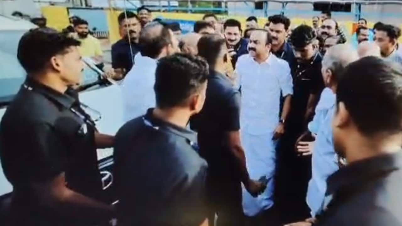 Congress Leader Blocks Kerala Chief Minister's Convoy, Argues With Him