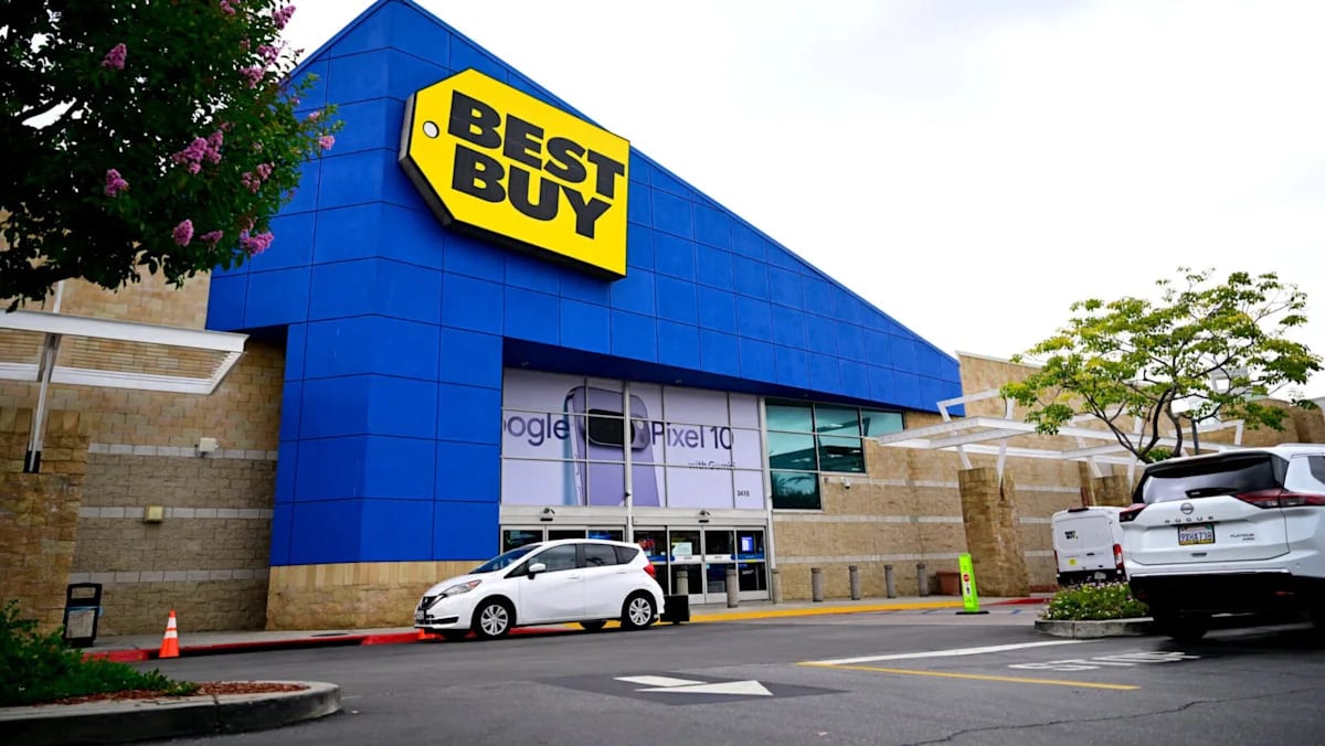 Best Buy Hikes Outlook After Hot Summer Quarter