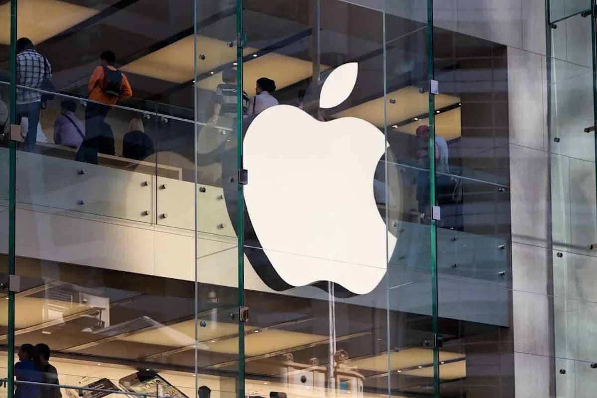 Is Apple Stock Outperforming the S&P 500?