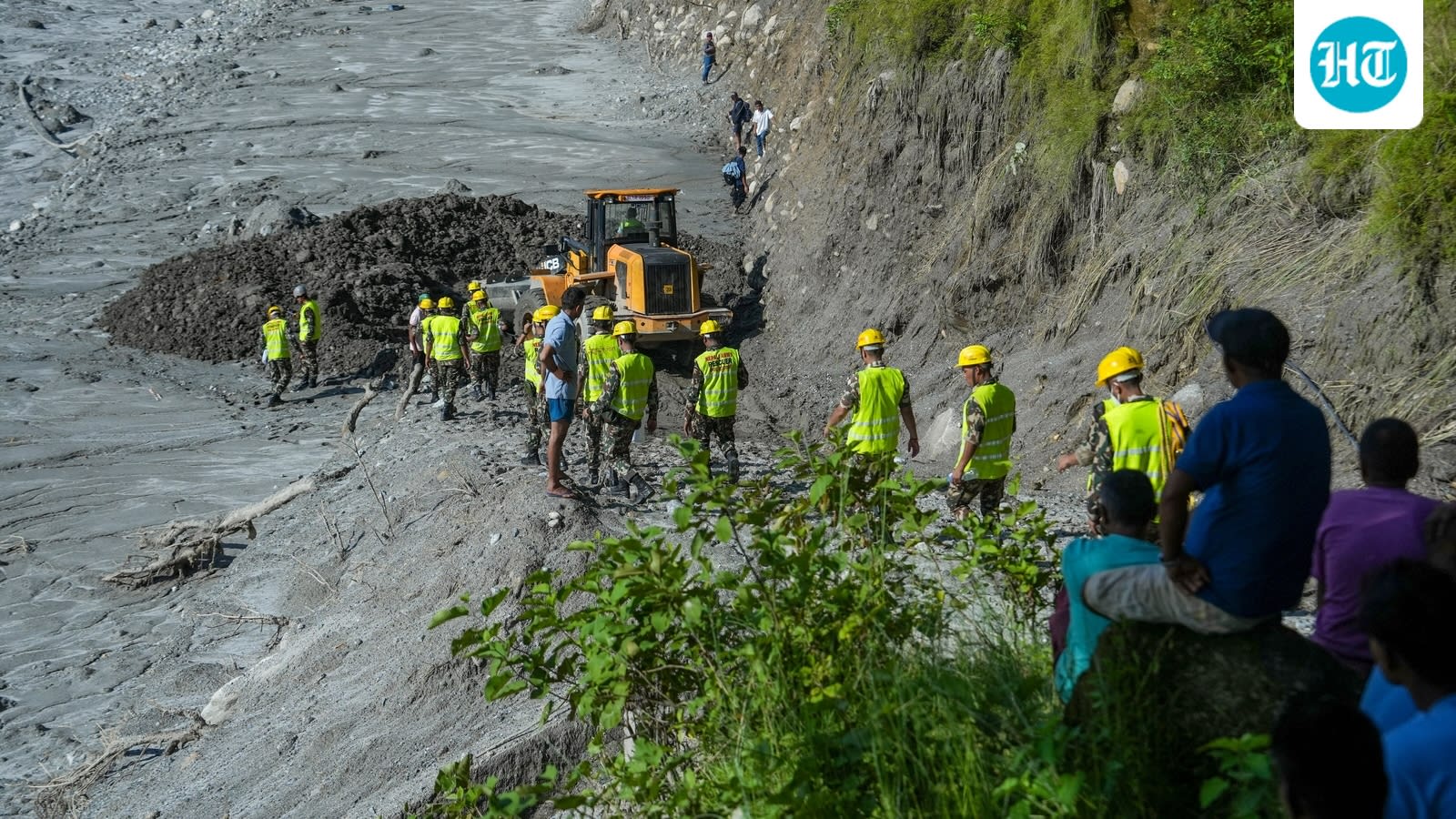 32 injured as bus carrying Nepal flood evacuees from Rasuwa crashes in Danda
