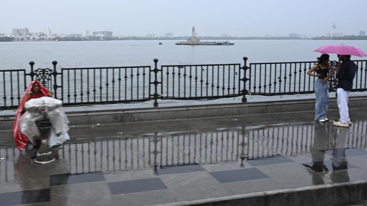 Scattered showers lash Hyderabad on August 30