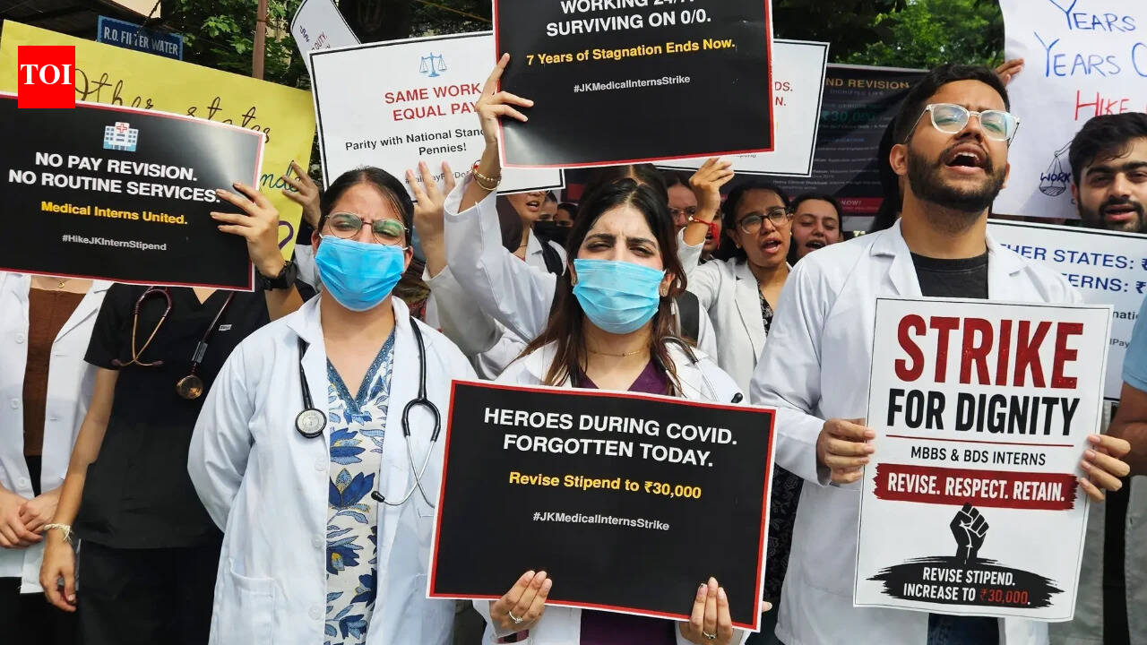 MBBS, BDS interns in J&K start indefinite strike over ‘low’ stipend