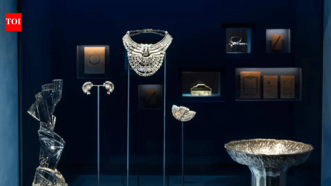 $4 million diamond necklace stolen in daylight heist at Vienna museum