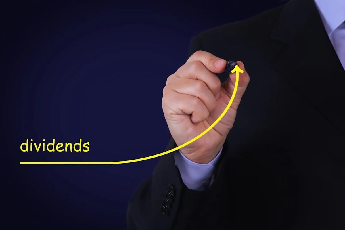 4 Financial Stocks That Kept Raising Dividends Through 2 Historic Crashes