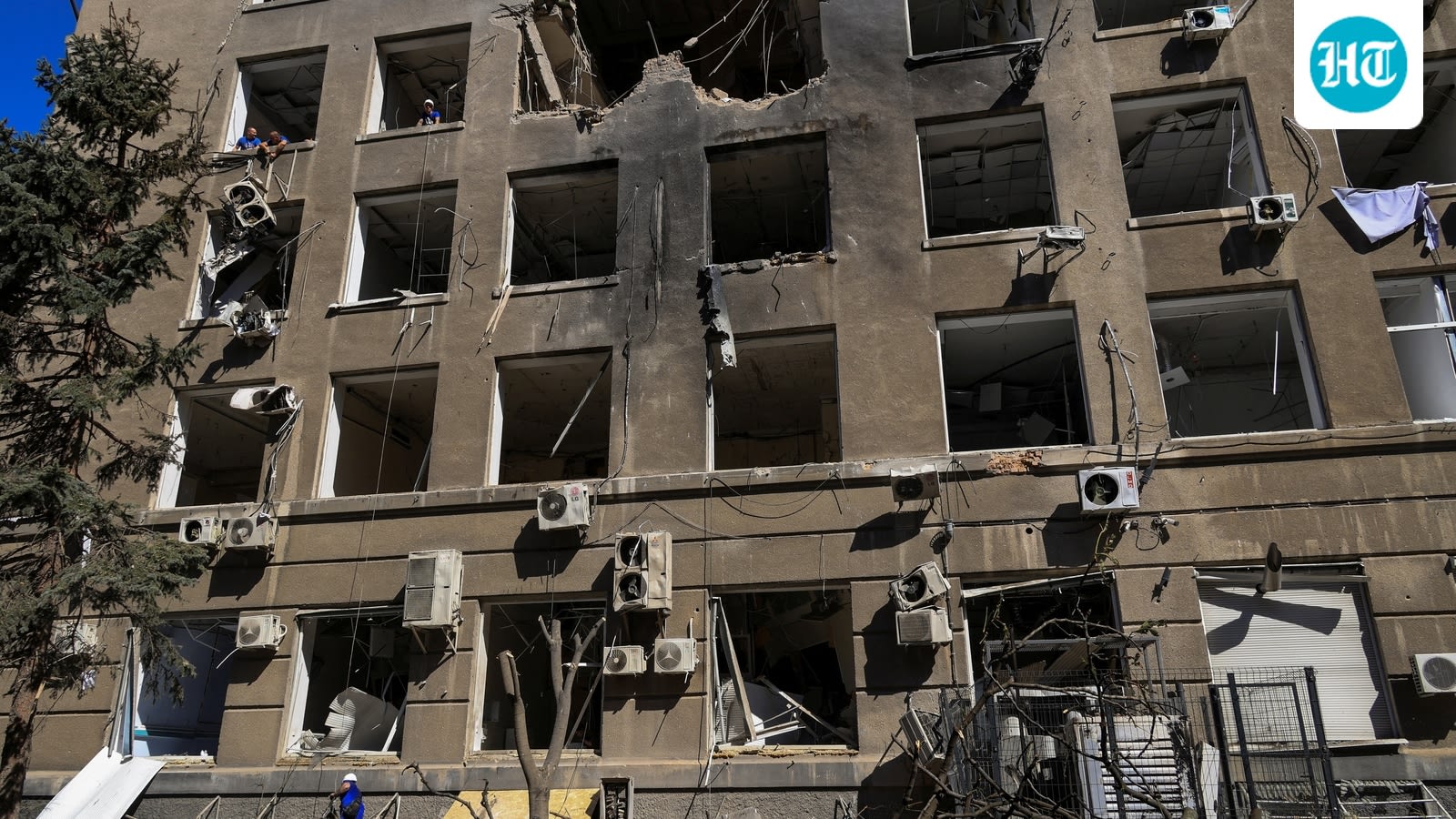 8 Ukrainian civilians wounded in Russian strikes as both threaten to raise the stakes