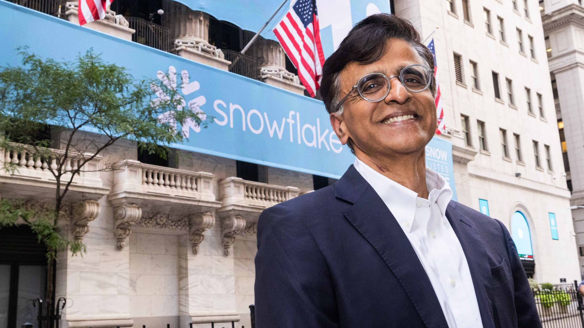 Snowflake spikes 22% on healthy results and AI coding momentum