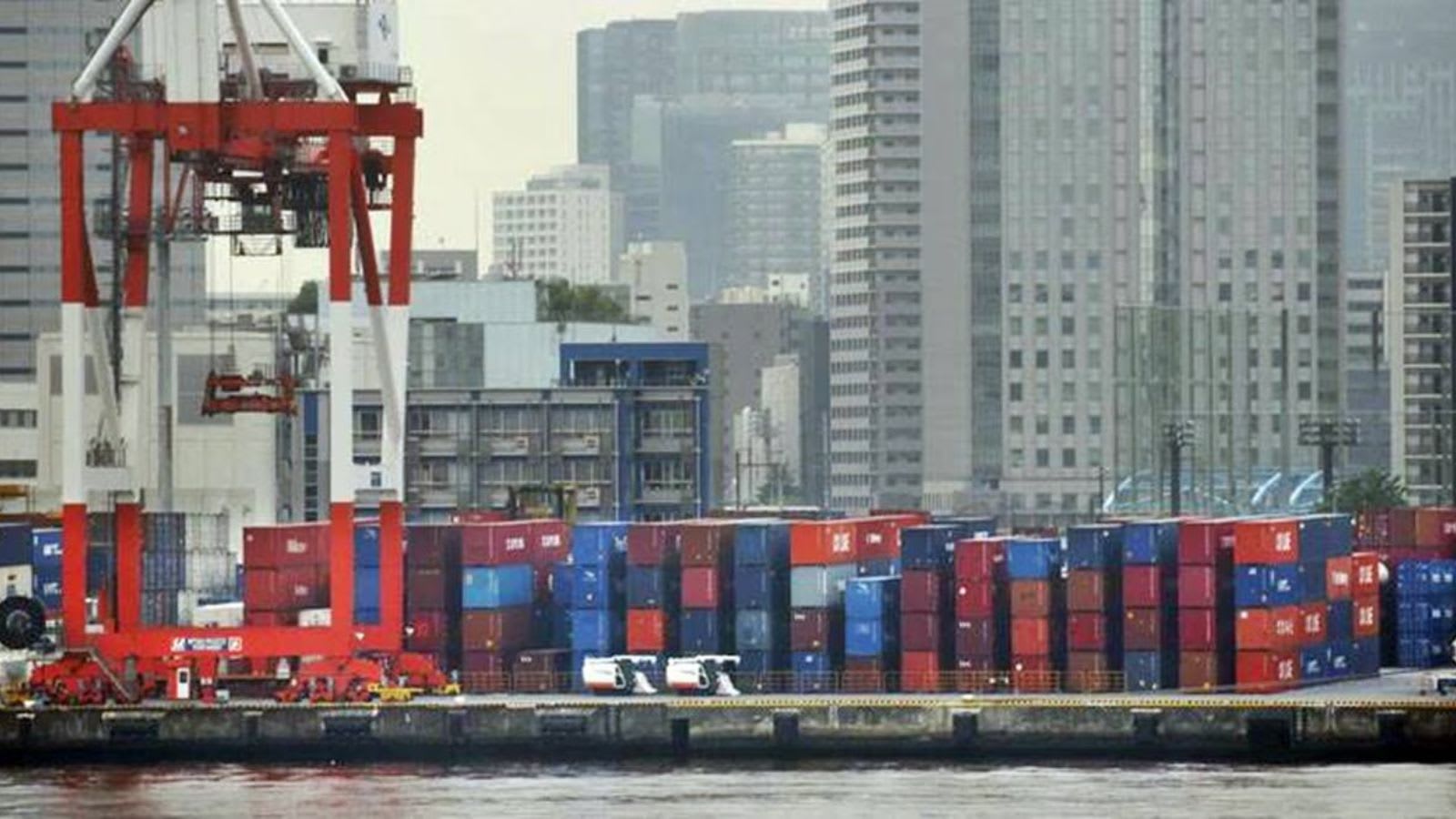 Mumbai Port orders safety probe after crane overturns at Indira Dock