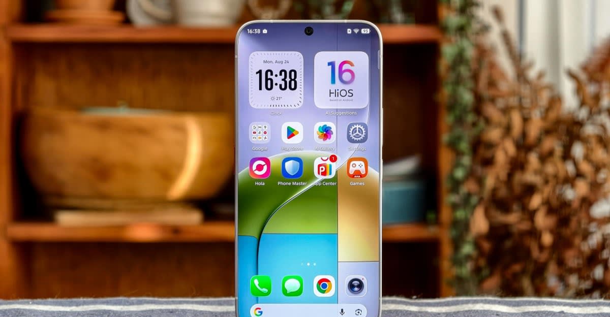 I held the first truly bezel-free phone