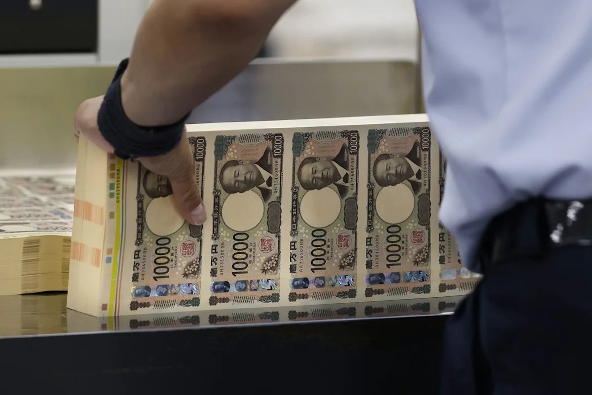 Yen Surges With Traders on High Alert for Further Intervention