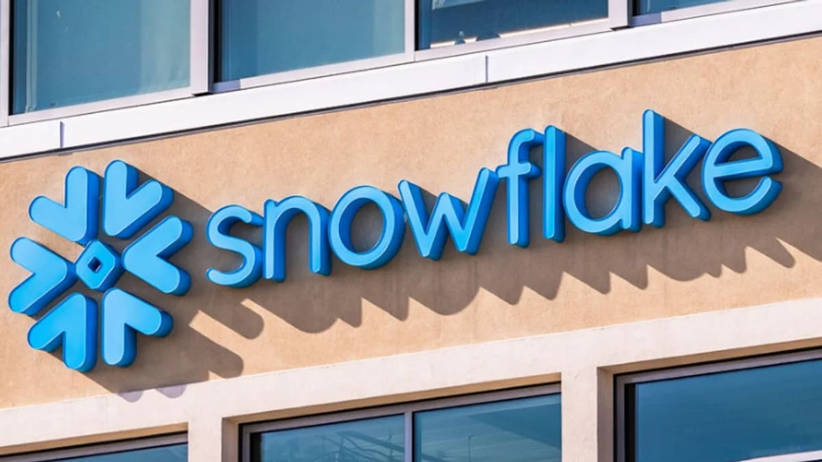 Snowflake stock jumps as accelerating product revenue, AI adoption drive blowout quarter