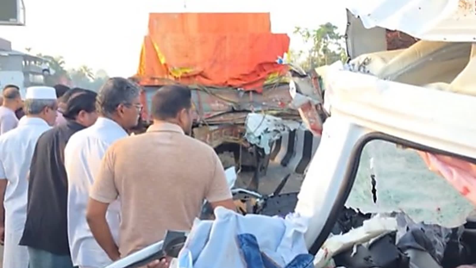 8 killed in late-night car-truck crash in Kerala’s Thrissur