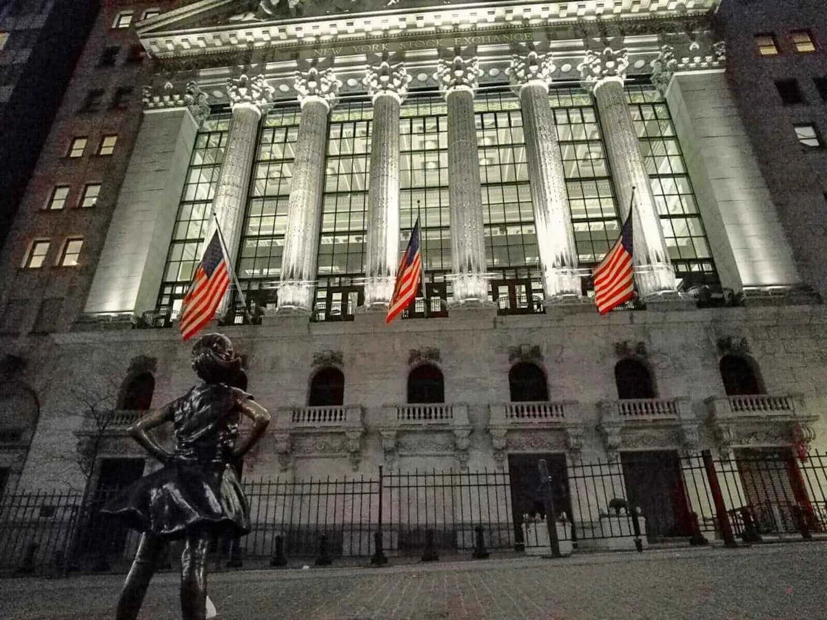 Stocks Settle Mostly Lower on Hawkish US Payroll Report