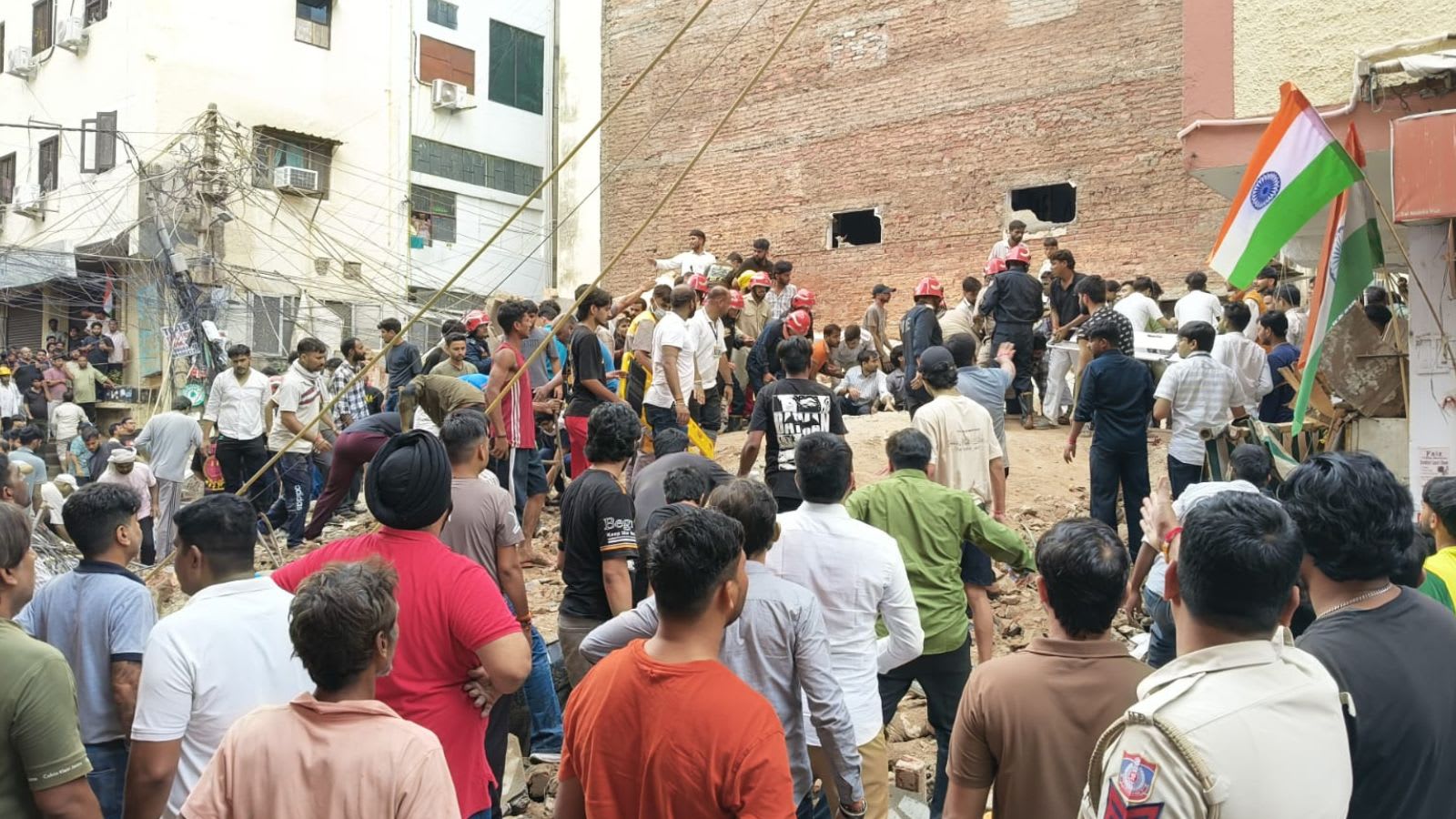 Building collapses near Delhi’s Chanakyapuri, many feared trapped