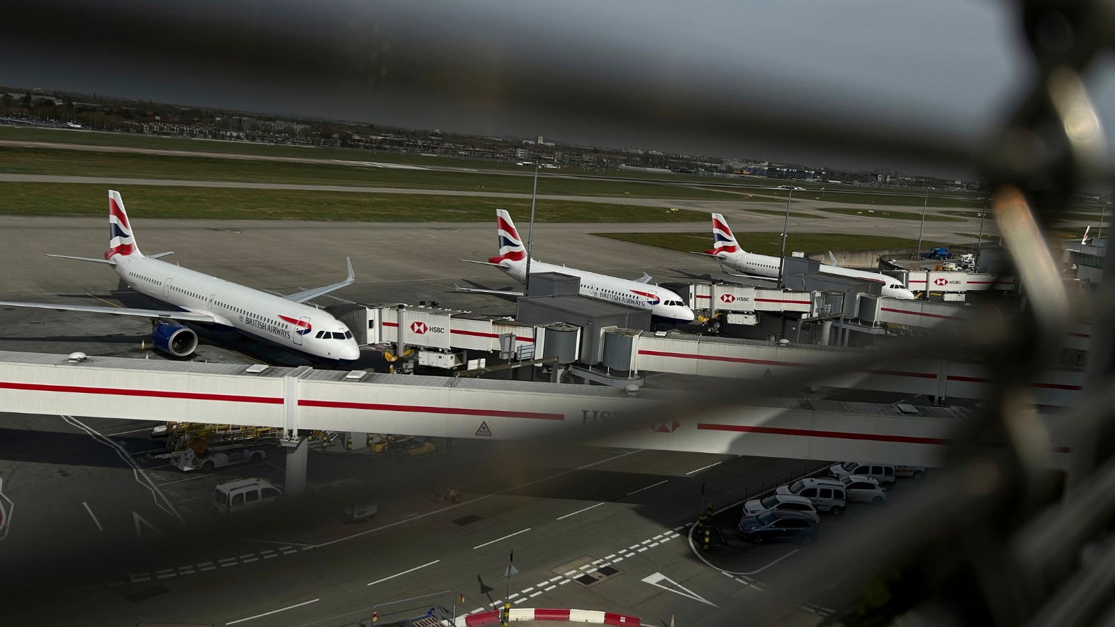 Over 600 flights cancelled in UK air traffic glitch: What happened