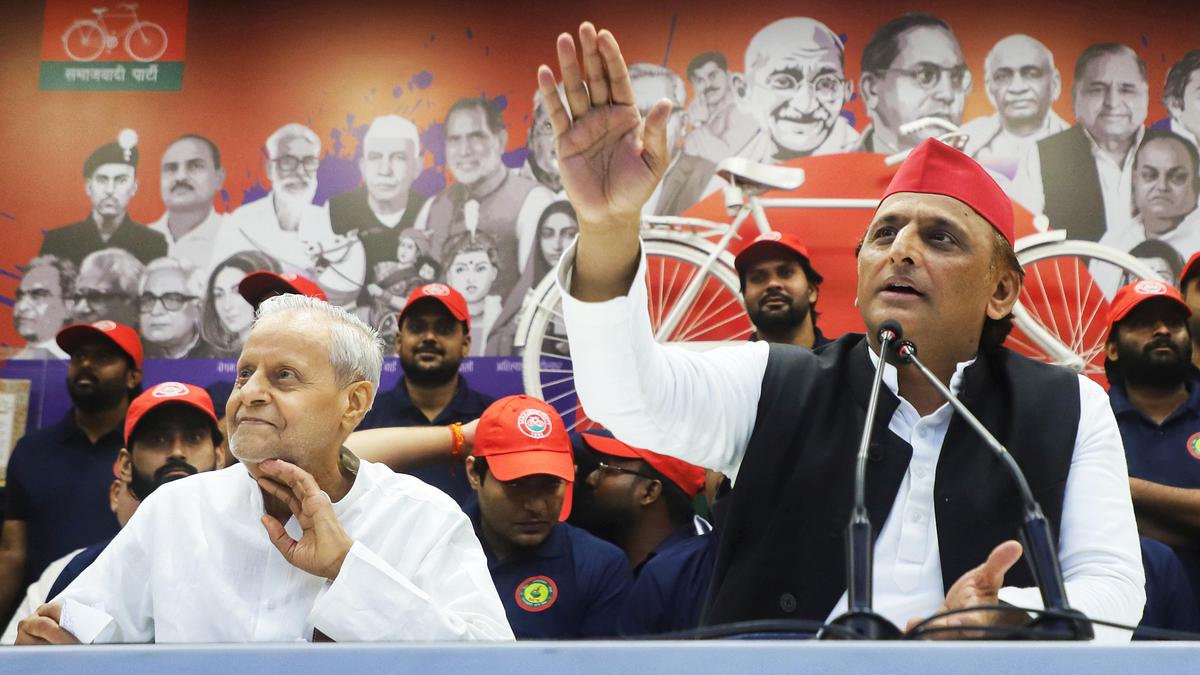 Akhilesh unveils blue dress code for SP youth wing to push Bahujan plank