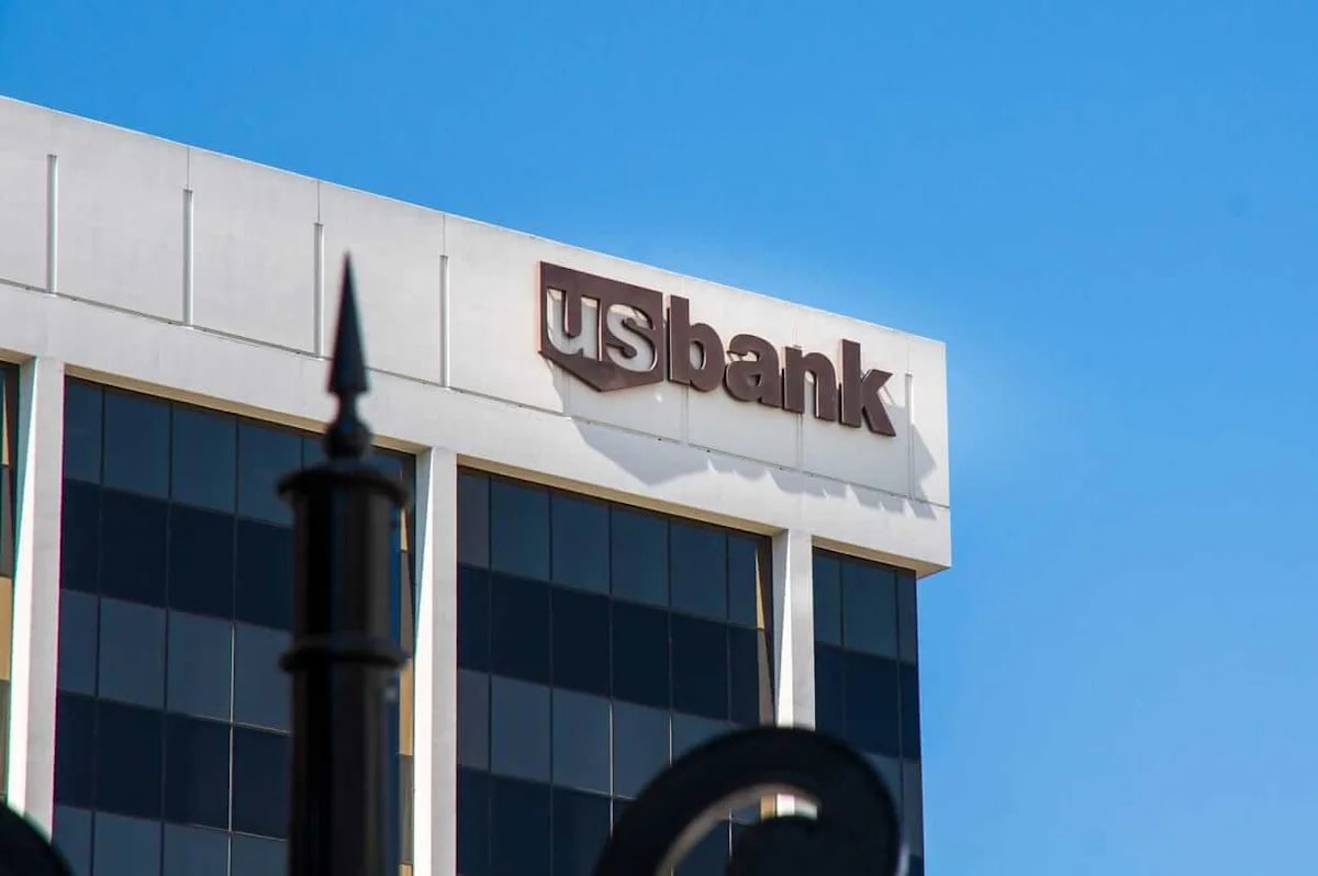 Is U.S. Bancorp Stock Outperforming the Dow?