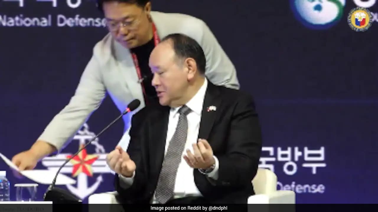 Philippines Leader Gets China's 'Bullying' Note On Stage. What He Did Next