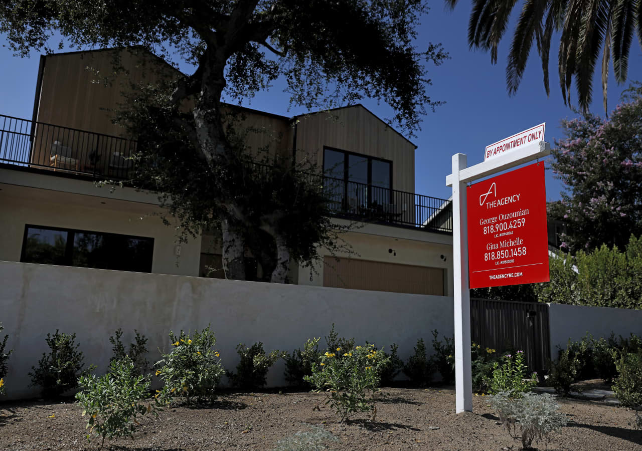 The 30-year mortgage rate just crossed 7% for the first time in over a year