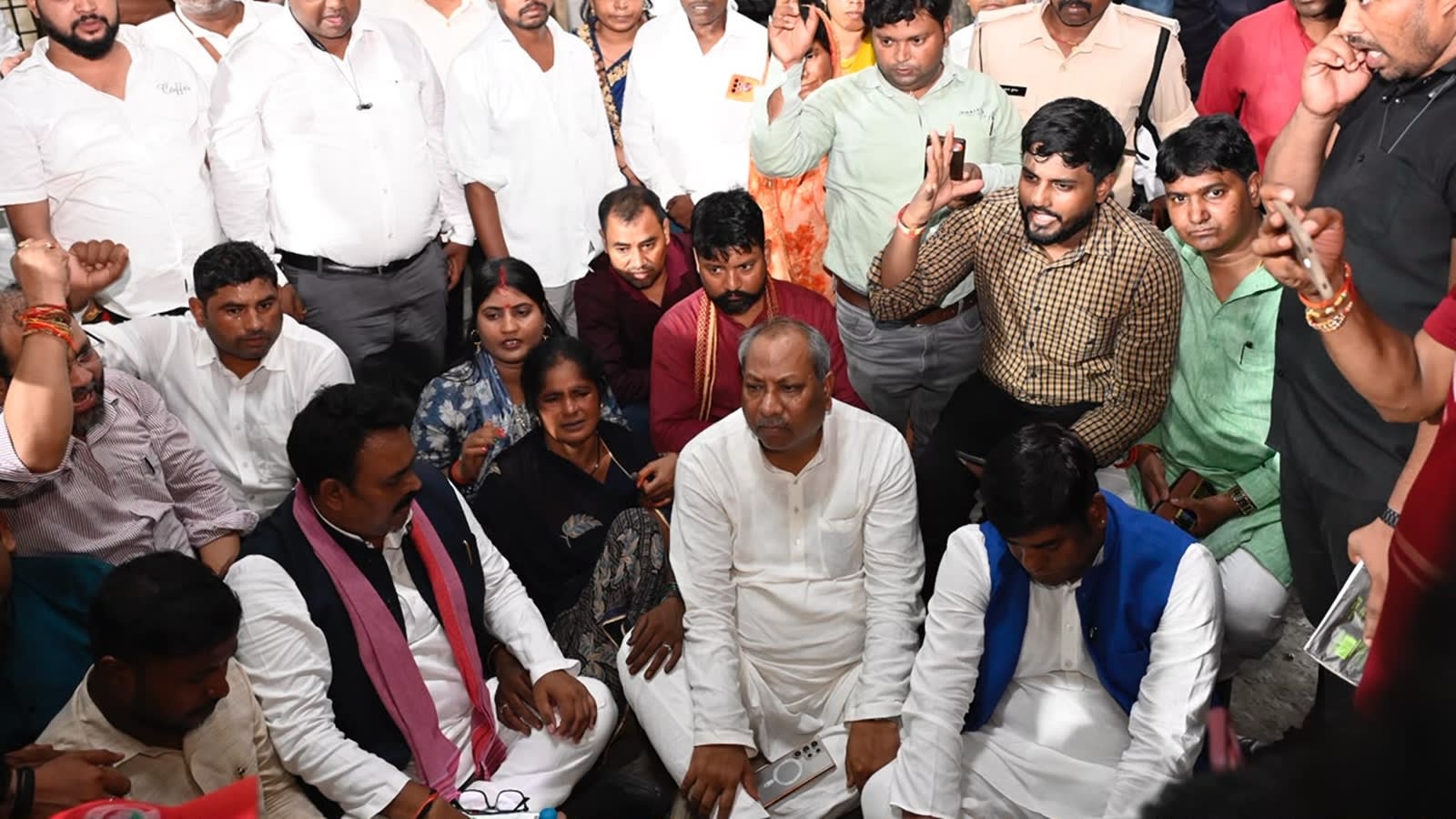 ‘Not even minister heard’: Sanjay Nishad protests worker’s death in Lucknow, Opposition joins