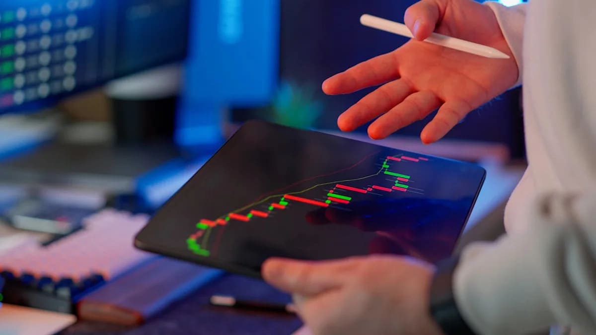 Broadcom (AVGO) Faces Google Chip Risks, But Macquarie Sees a $40 Billion Anthropic Opportunity