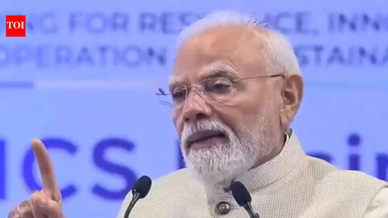 'Trade barriers rising globally, India building bridges': PM Modi at Brics forum
