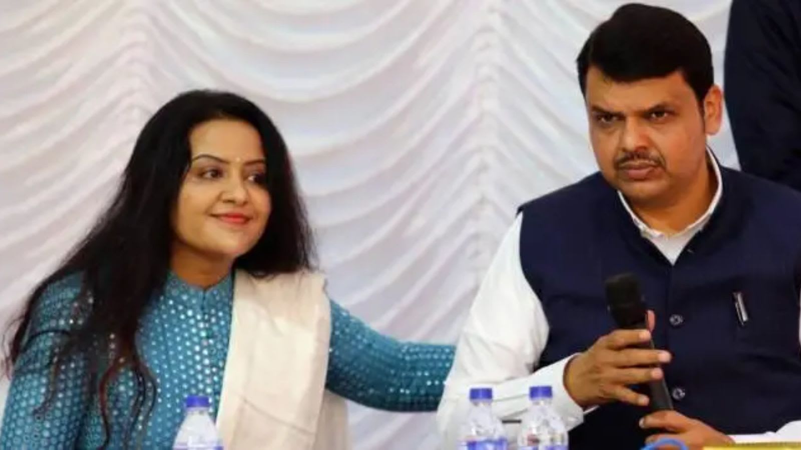 Amruta’s ‘Garba for all’ remark puts BJP in a bind as VHP insists on Muslim entry ban