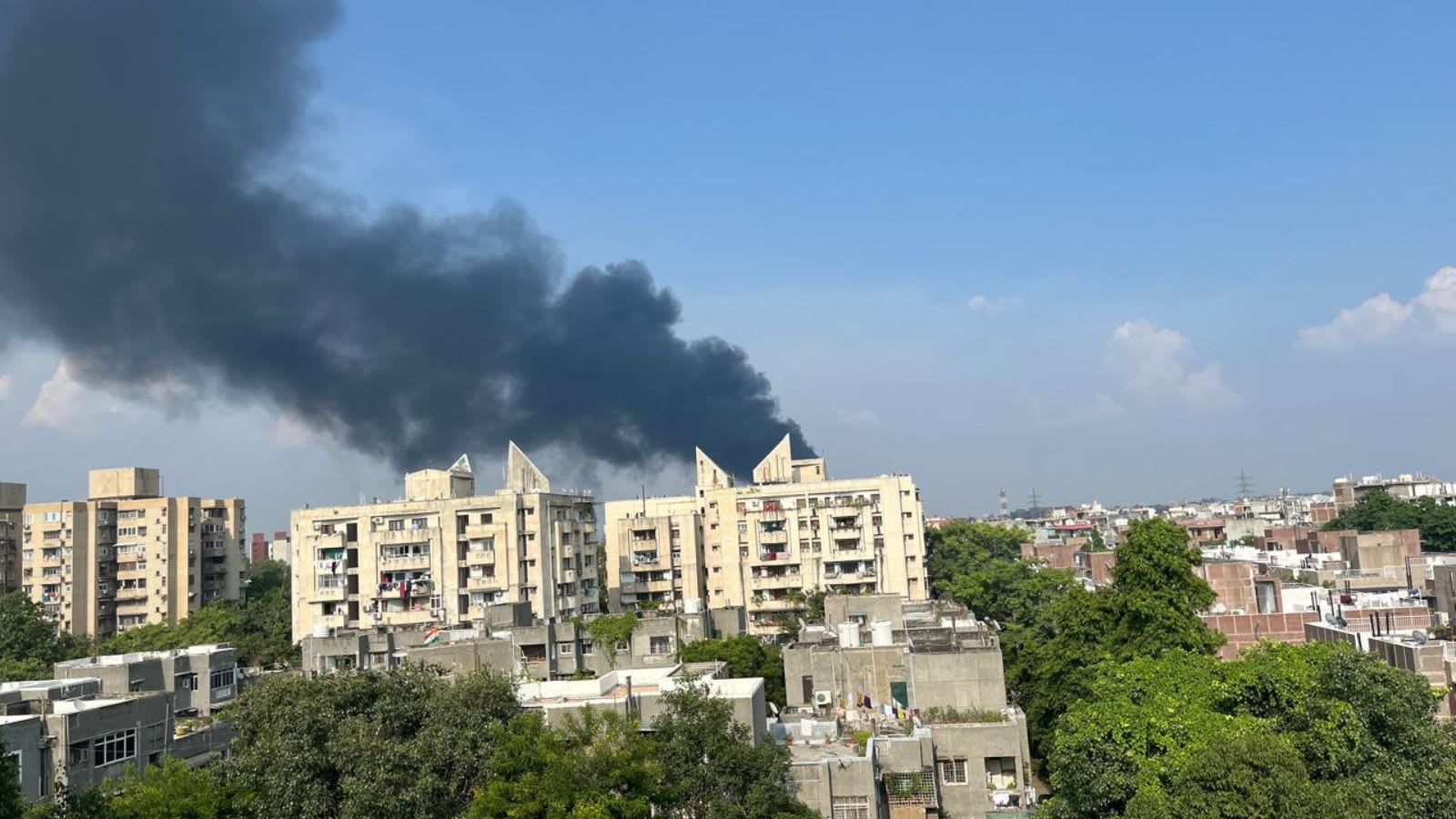 2 fire incidents reported in Delhi, 6 injured after jumping from building in panic