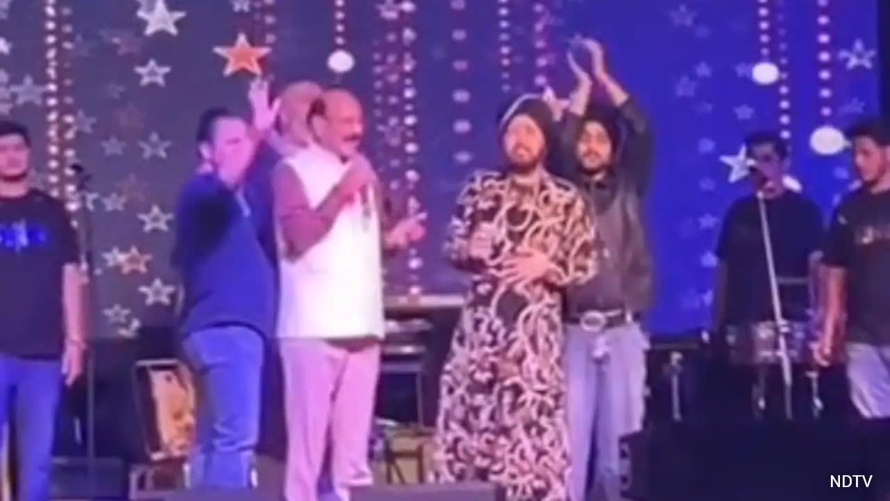 "You're Singing After Drinking Alcohol": MLA Snaps At Daler Mehndi On Stage