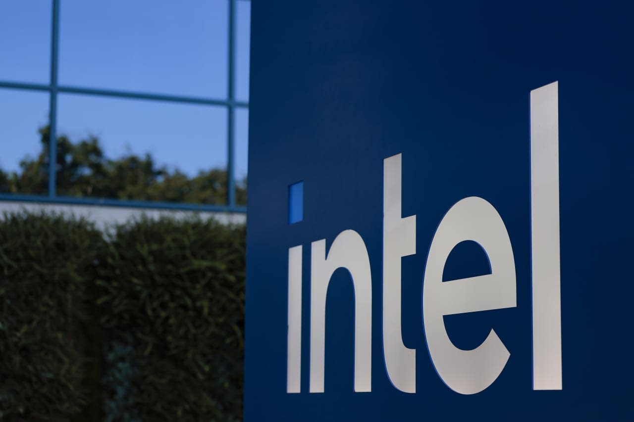 Why a former Intel skeptic is giving up his negative call on the stock after four years