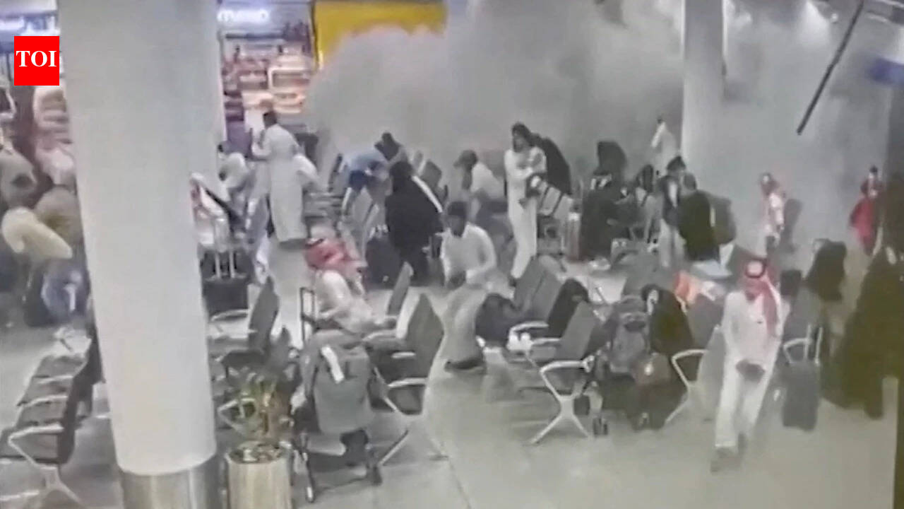 Over 45% of Saudi flights cancelled since Oct 8, residents scramble for alternatives