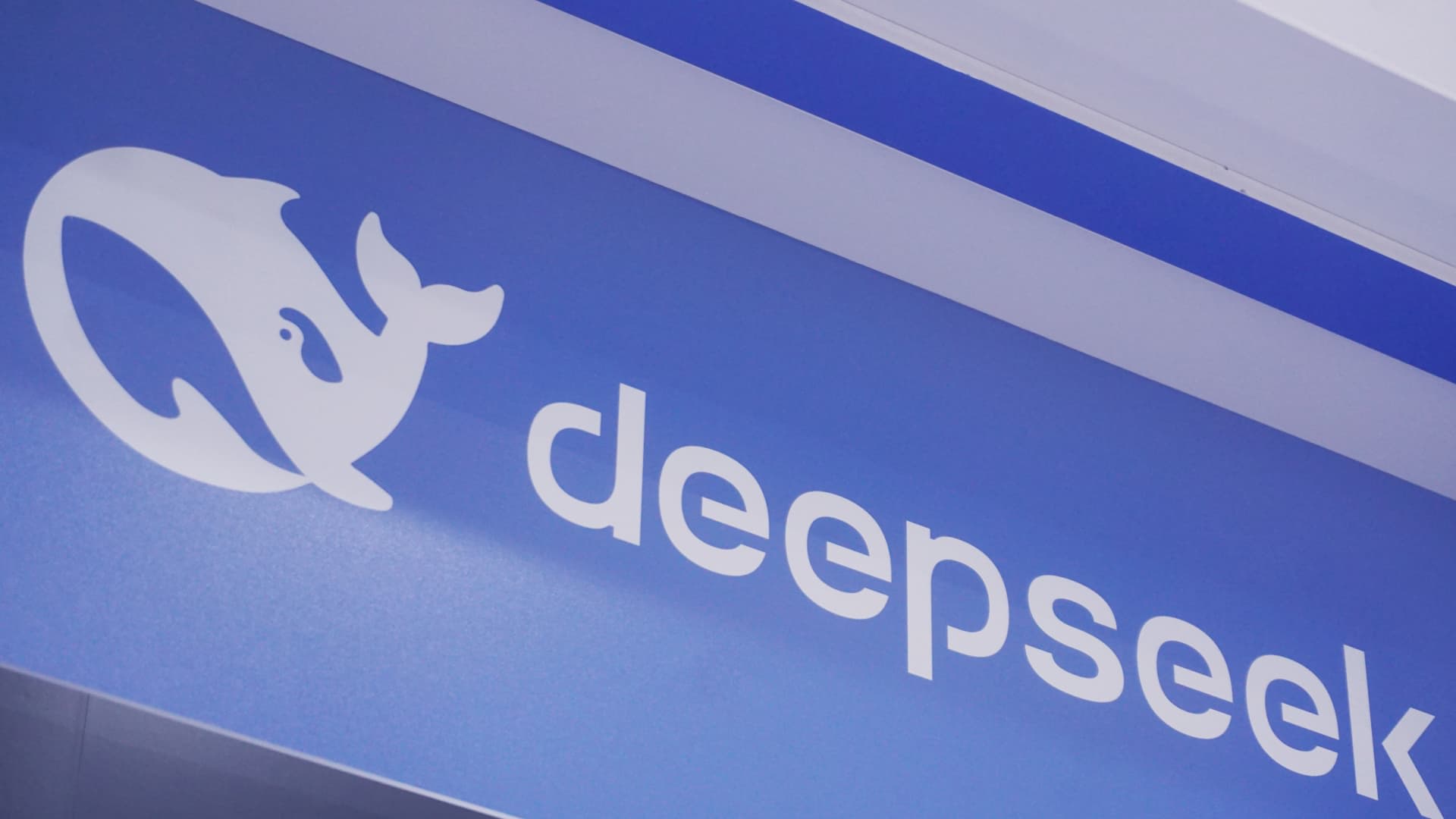 U.S. bans DeepSeek from government agency systems amid AI rift with China