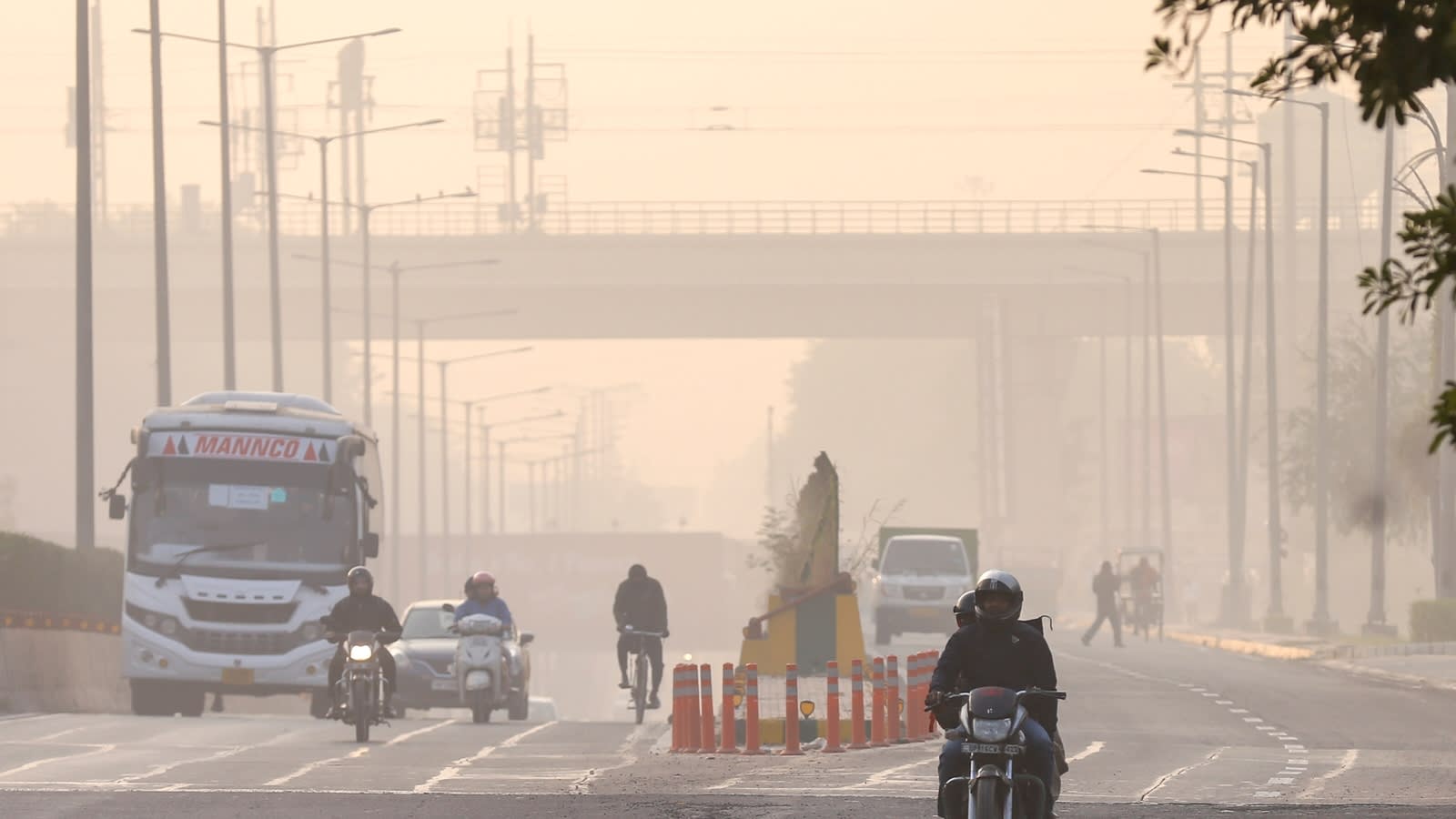 Delhi wakes up to first ‘poor’ air reading of the season, AQI at 227