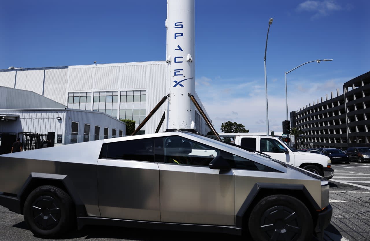 Why investors should be skeptical of a potential Tesla-SpaceX merger