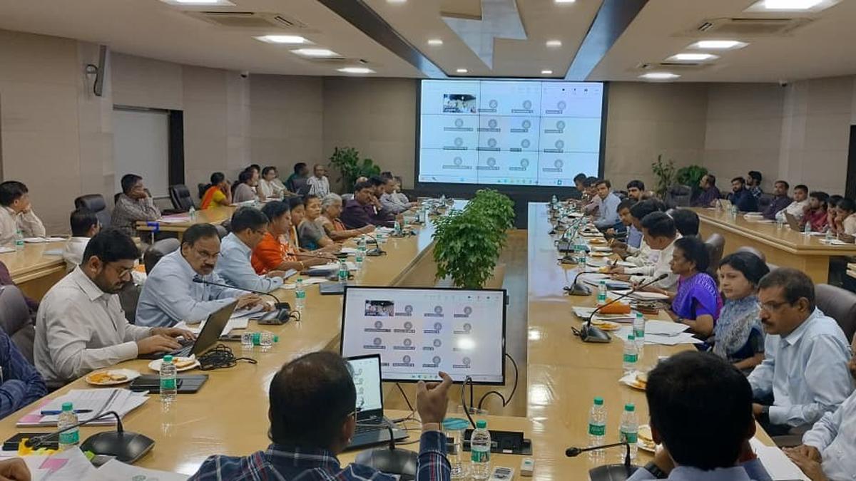 Pre-bid meet held on procurement of 7,800 MW of renewable energy