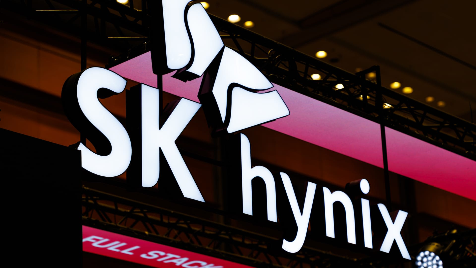 SK Hynix shares slide after chipmaker scraps Solidigm IPO plans