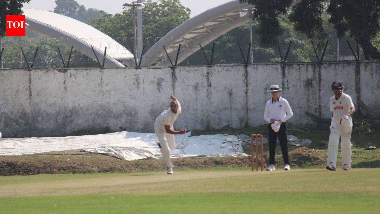 Australian umpire's Ranji sojourn: Planes overhead at Palam, BKC's red soil pitch