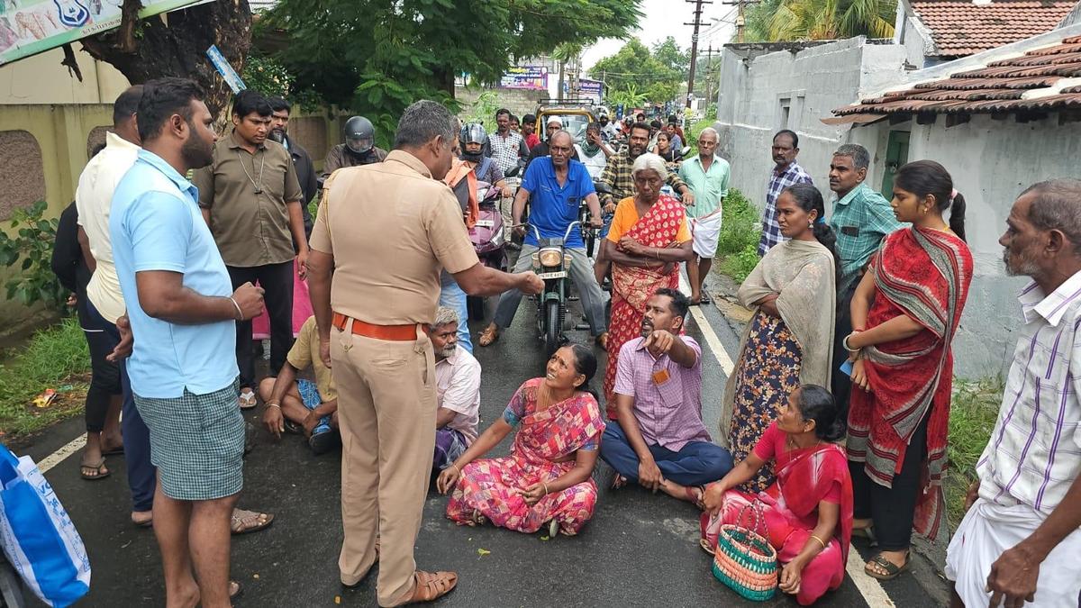 Residents block road seeking removal of tree in Gobichettipalayam