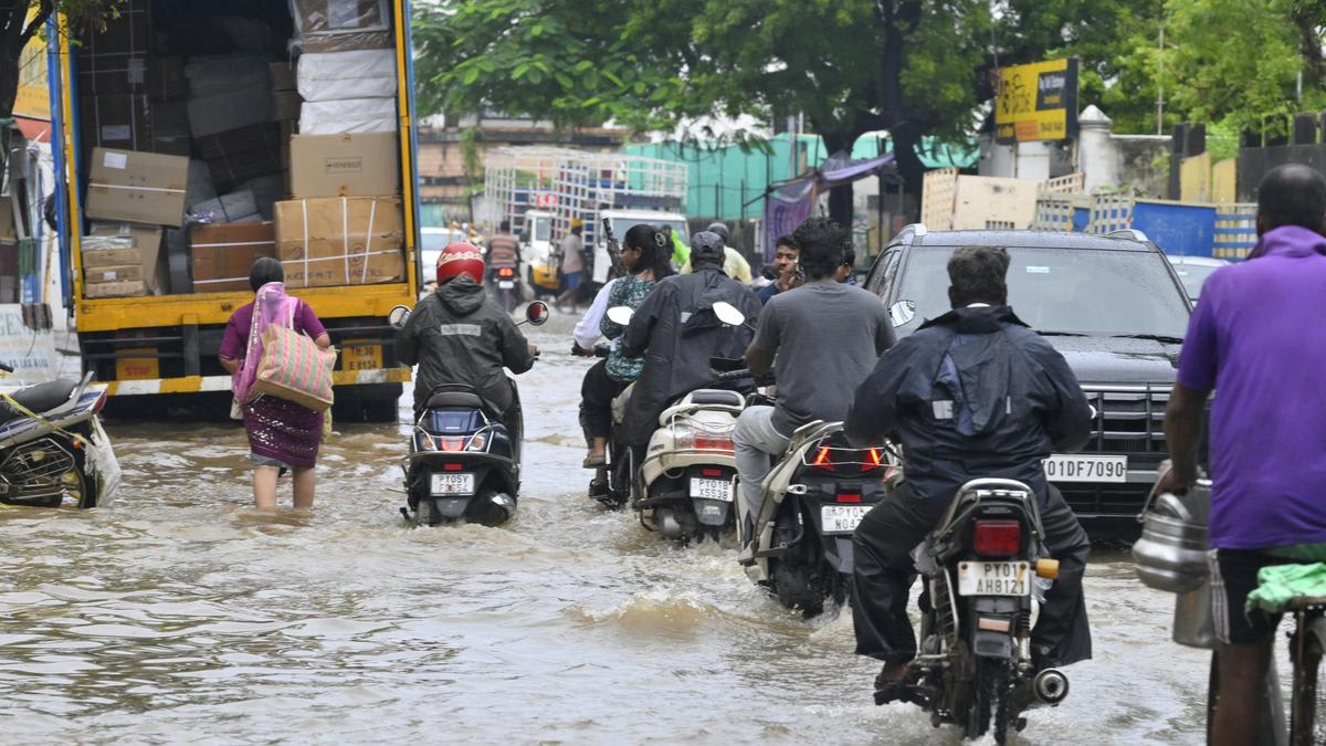 Heavy rain lashes Puducherry