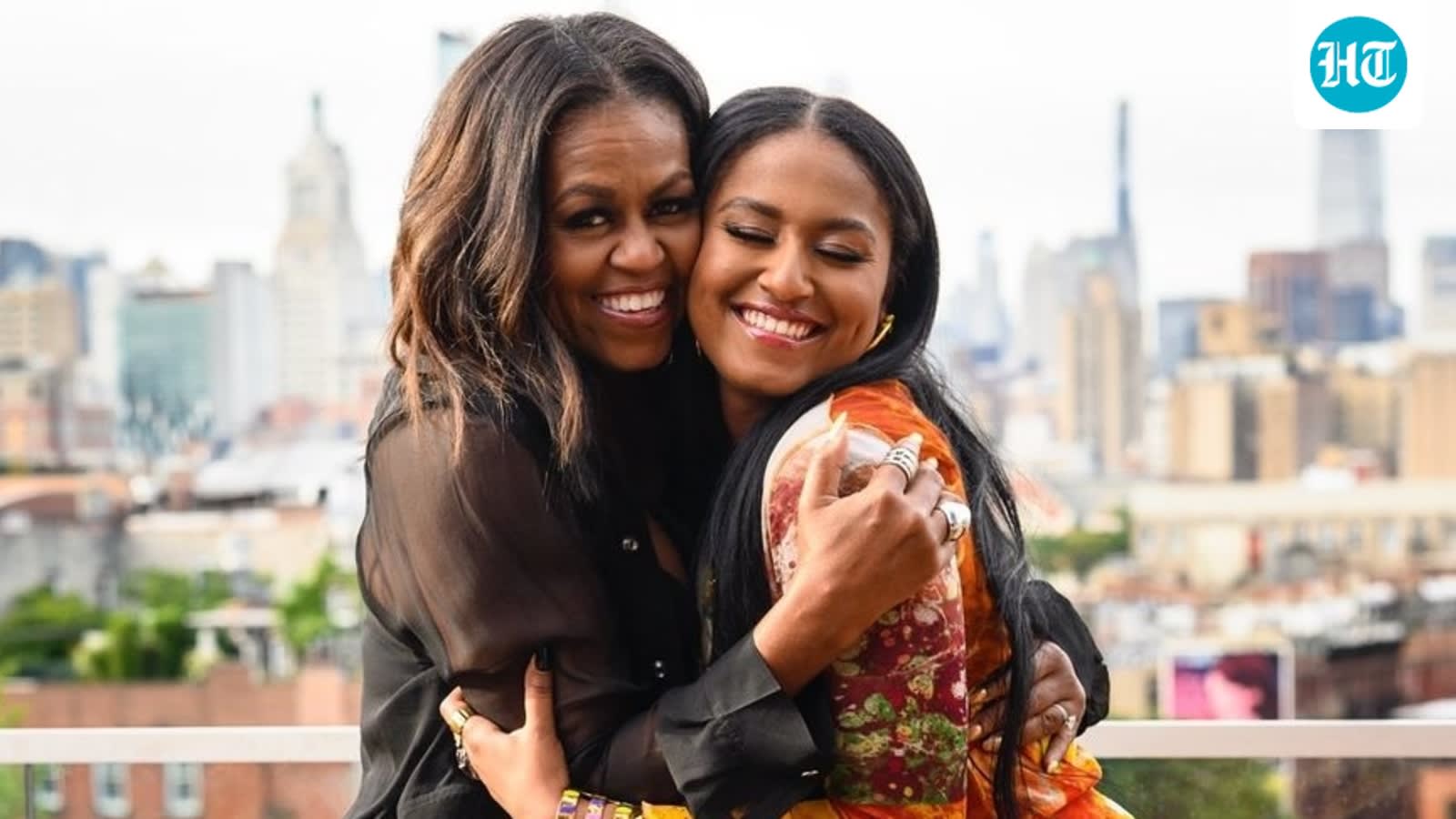Fact check: Sasha Obama's 2023 paparazzi photo digitally altered to show her ‘kissing girlfriend’