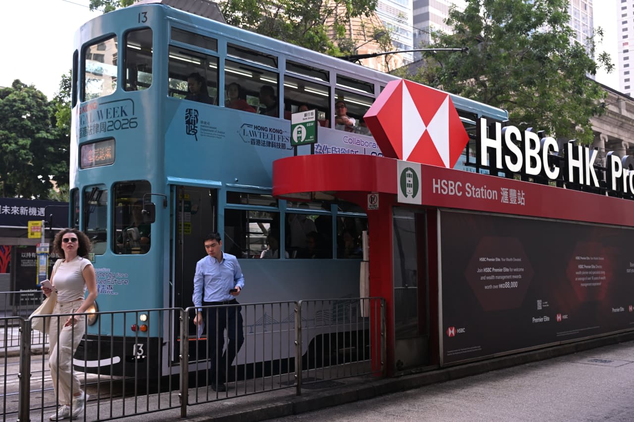 Customers are chasing higher-rate products, and that’s bad news for banks like HSBC