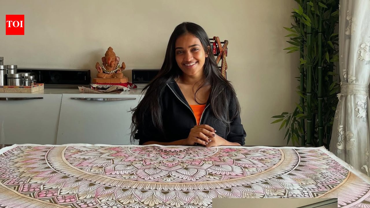Meet Disha Daga, 26: Pune artist painted for RBI, taught 25,000 students