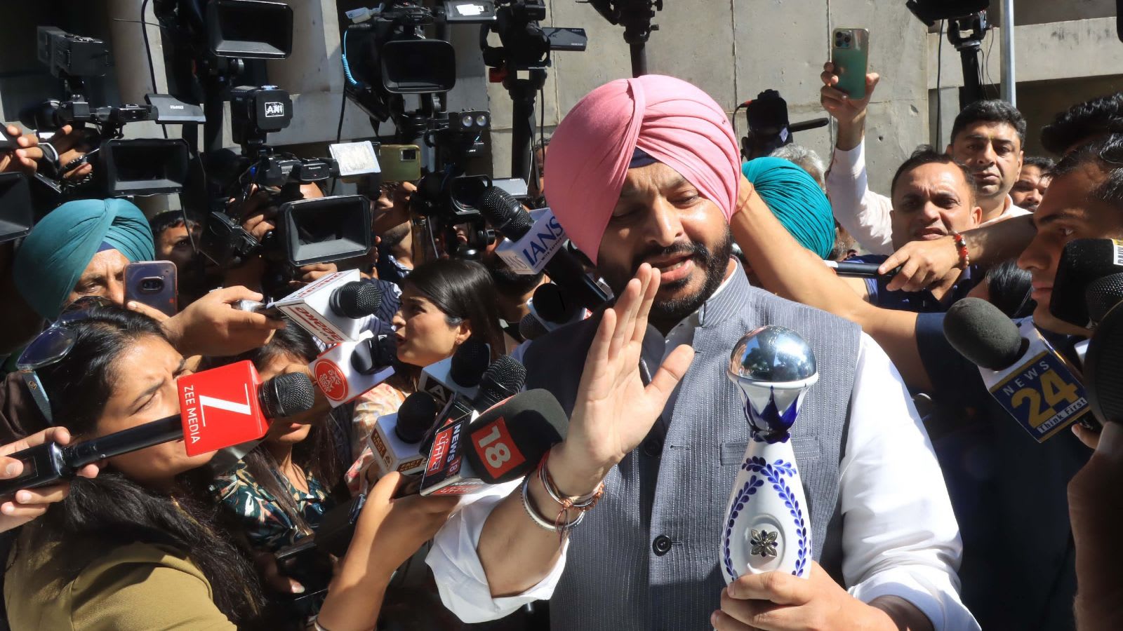 BJP’s Ravneet Singh Bittu reaches Punjab Vidhan Sabha with imported liquor bottle, mocks CM Mann