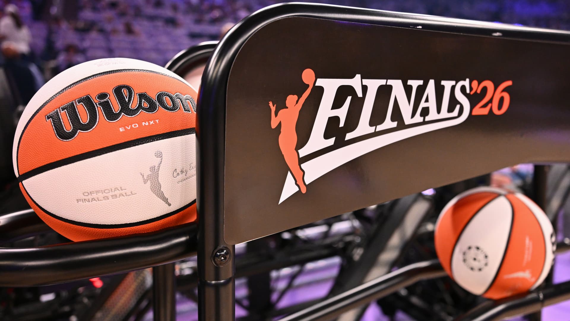 Flavor Flav, Hillary Clinton weigh in as WNBA takes flak for weekday lunchtime finals game