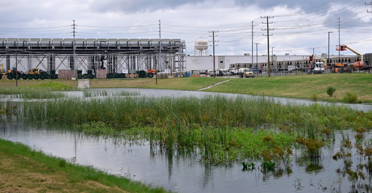 xAI is buying out homeowners who promise not to sue over data center noise