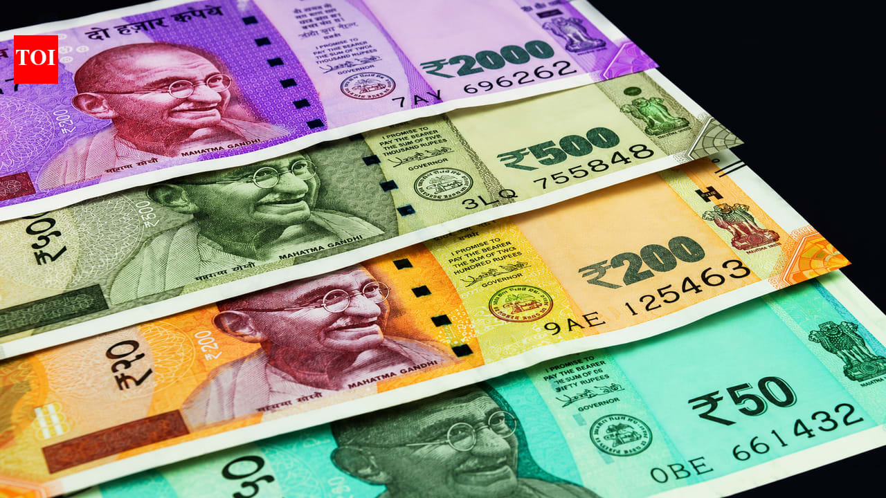 Rupee gains 11 paise to 95.17 against dollar after Fed holds interest rates