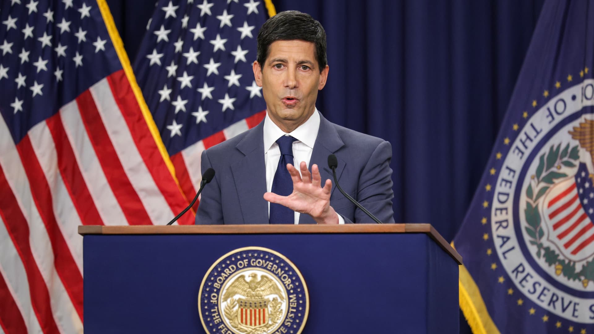 Analysis: Warsh is learning to wield the Fed's power without showing his hand