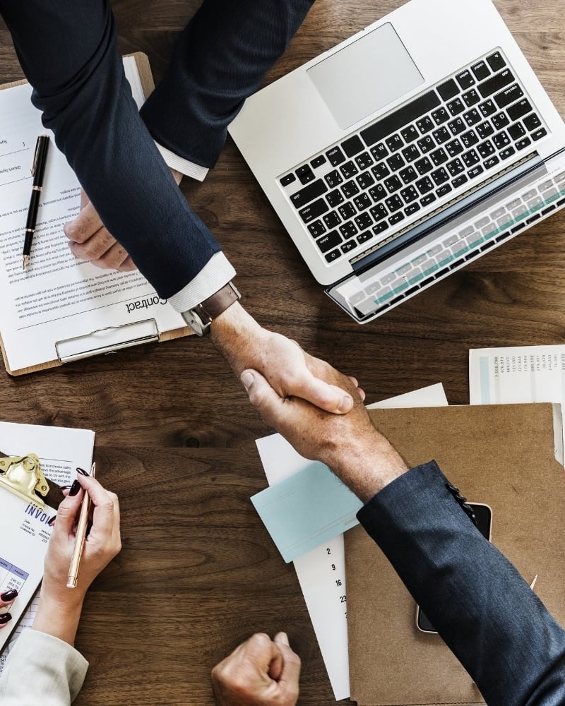 businessman-shaking-hands