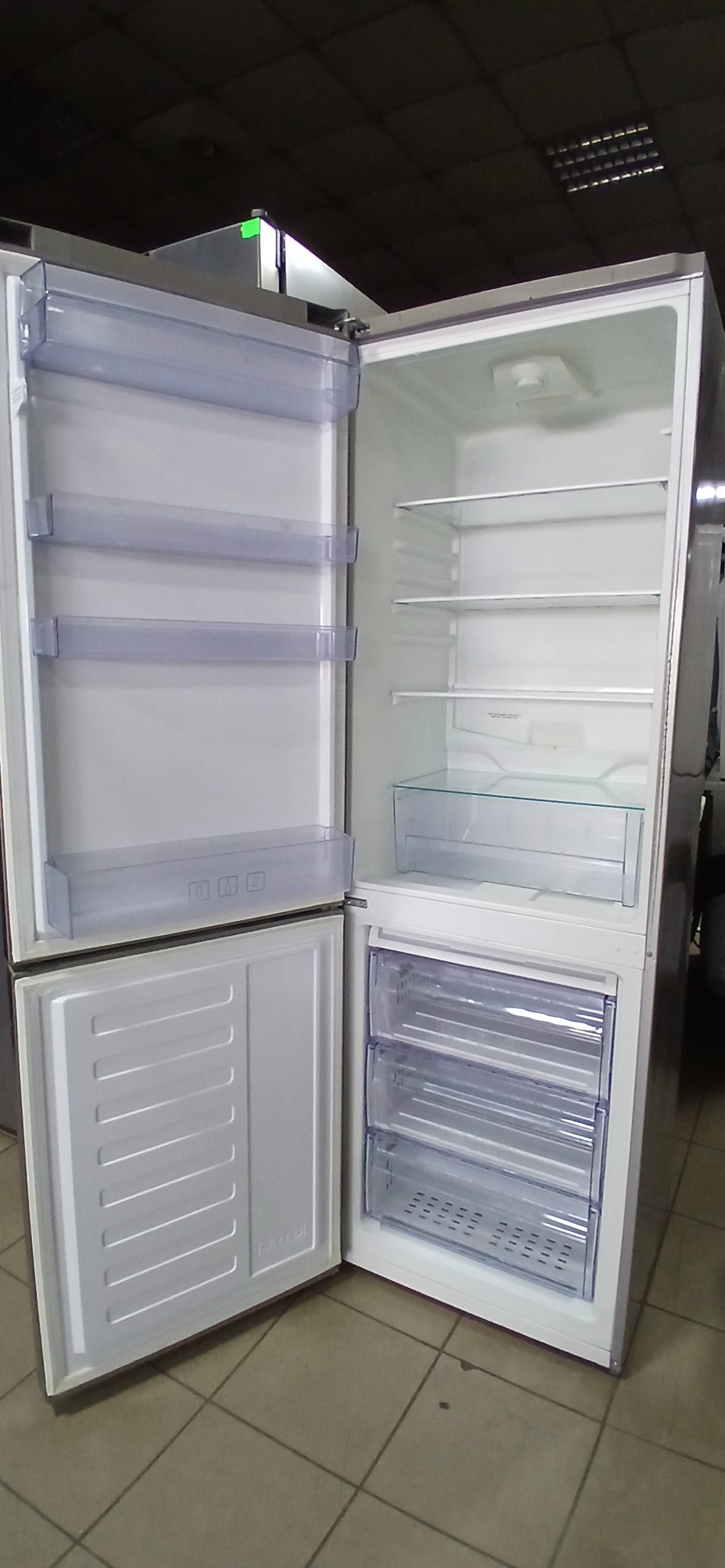 Холодильник Beko RCNA366K40XBN