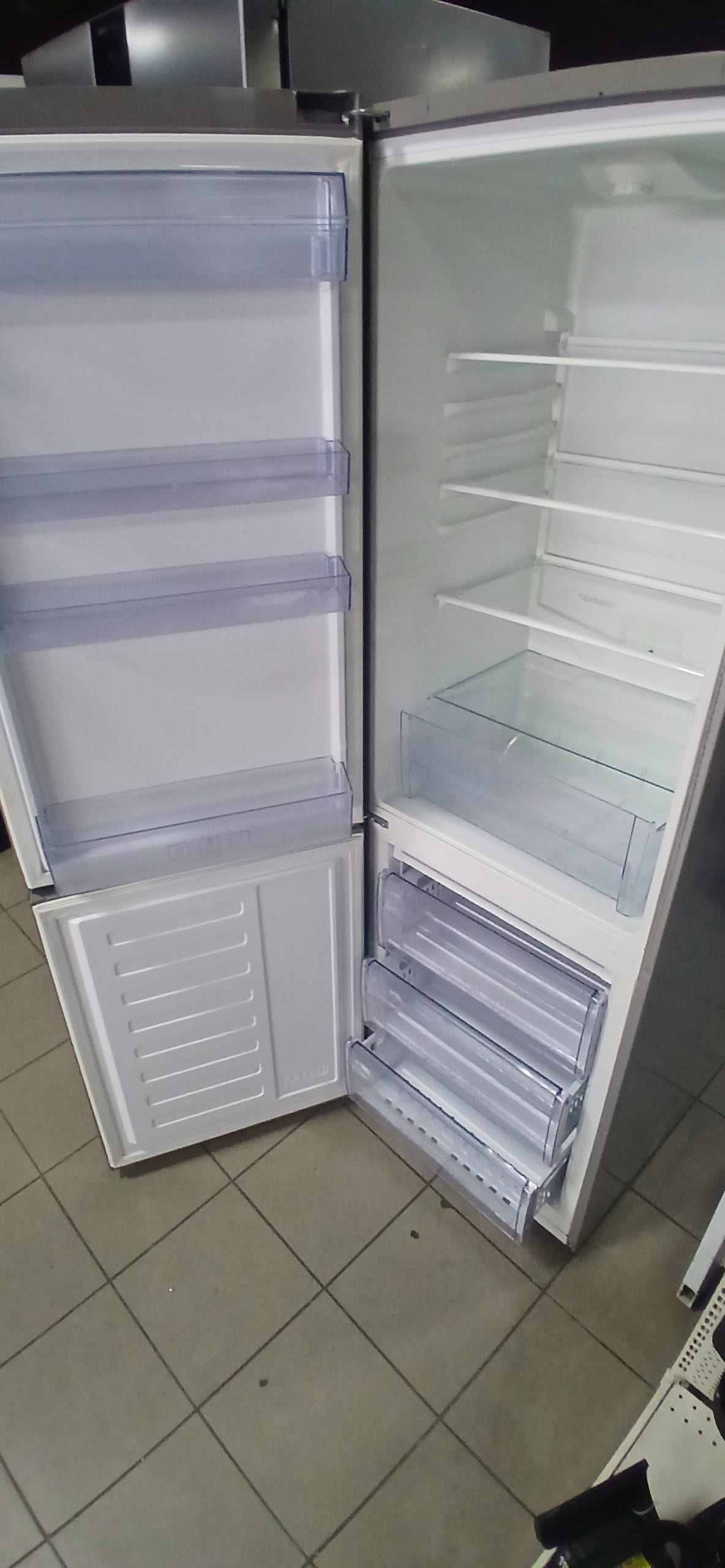Холодильник Beko RCNA366K40XBN